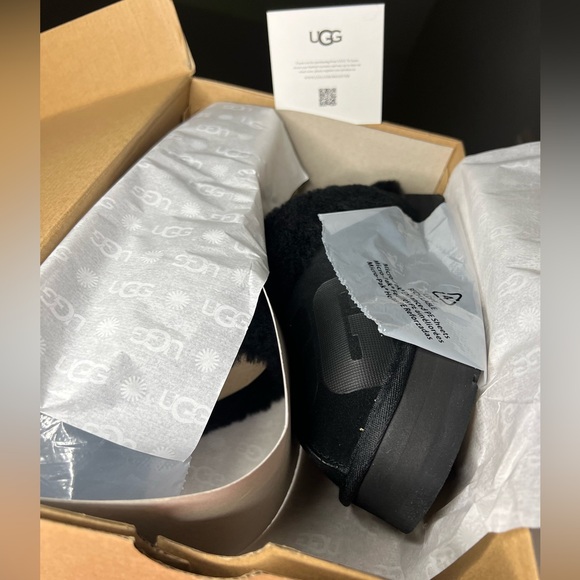 Women’s Uggs - Picture 5 of 8